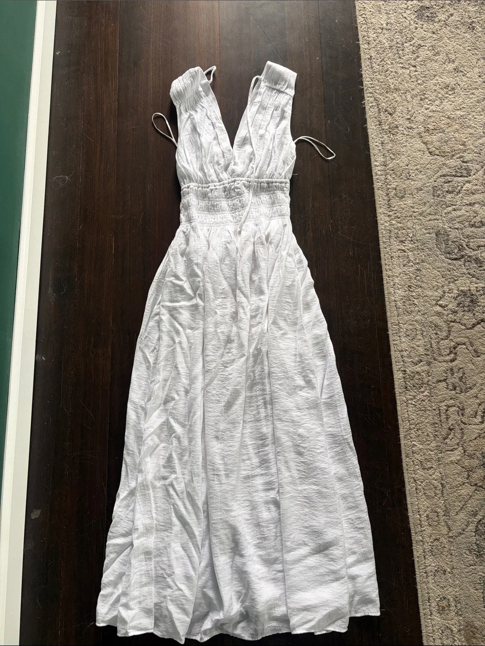 Abercrombie & Fitch White V-Neck Smocked Waist Maxi Dress - Picture 1 of 3